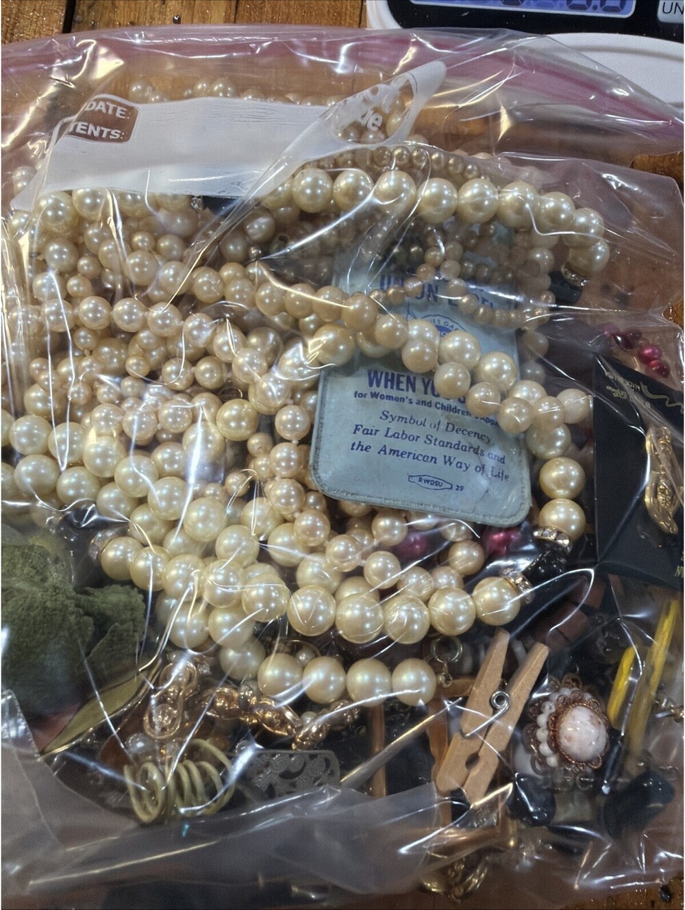 Vintage Beads Bubbles And Other Treasures Jumbo Bag Over 3 Pounds